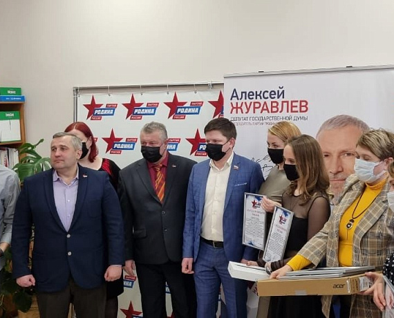 В приемной Алексея Журавлева в Тамбове состоялось награждение победителей конкурса на лучшее сочинение по Достоевскому