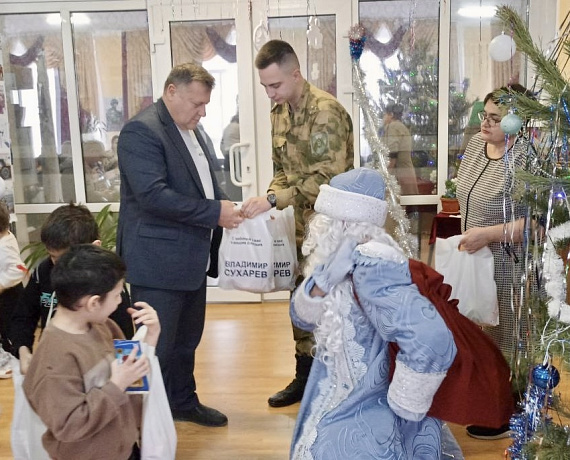 НОВОГОДНИЕ ПОДАРКИ ОТ АСТРАХАНСКОГО РЕГОТДЕЛЕНИЯ ПАРТИИ «РОДИНА» ДЕТЯМ ВОЕННОСЛУЖАЩИХ ВОИНСКОЙ ЧАСТИ