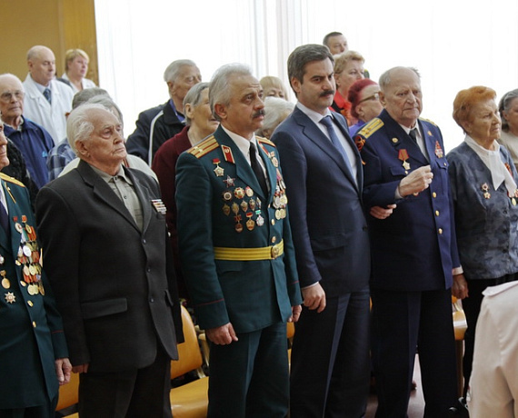 Ветеранов войны в госпитале поздравила челябинская "РОДИНА"
