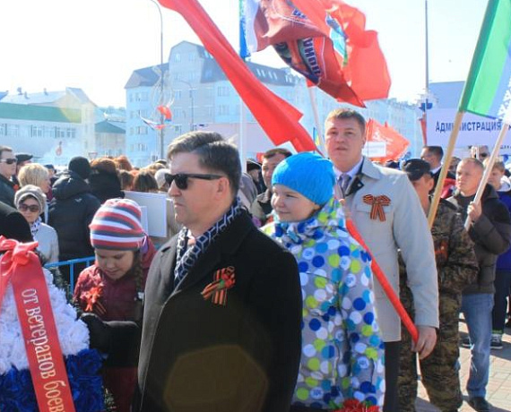 Активисты Нарьян-Мара возложили цветы к Вечному огню