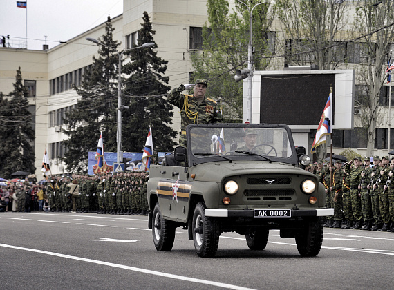 Парад Победы в Донецке, 09.05.2015