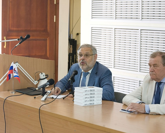 Михаил Хазин в Новосибирске встретился с преподавателями и студентами