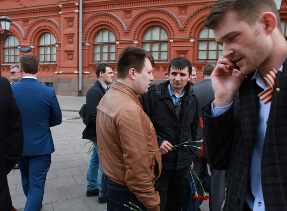 Возложение венков и цветов партией "РОДИНА" в Вечному огню, 8 мая 2014 г.