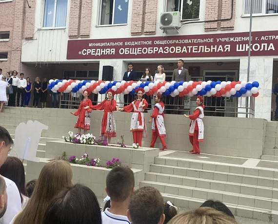 Владимир Сухарев поздравил школьников и педагогов с началом учебного года