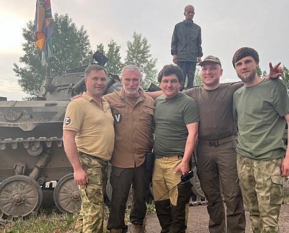 Алексей Журавлев поздравил с днем рождения командира бригады "Пятнашка" Ахру Авидзбу