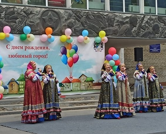 При поддержке Клуба избирателей Вячеслава Илюхина и реготделения "РОДИНЫ" в жилом районе Пашино День города отмечали сразу на трех площадках