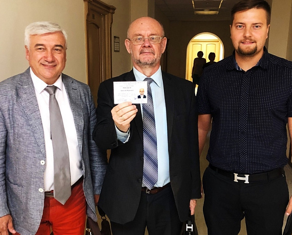Аркадий Минаков зарегистрирован в качестве кандидата на выборах губернатора Воронежской области