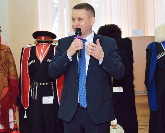 Геннадий Селебин открыл выставку "Российское казачество на рубеже веков"