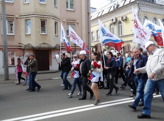 ПЕРВОМАЙСКУЮ КОЛОННУ РОДИНЦЕВ ЯРОСЛАВЛЯ ВОЗГЛАВИЛ АНДРЕЙ ВОРОБЬЁВ