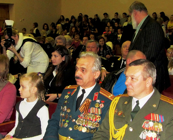Челябинские патриоты поздравили ветеранов флота