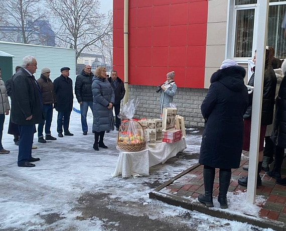 Сергей Мягких с коллегами-депутатами поздравили детей и сотрудников Дома ребенка с наступающим Новым годом