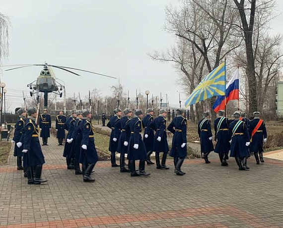 Делегация Воронежской "РОДИНЫ" в День Героев Отечества возложила венок в парке "Патриот"