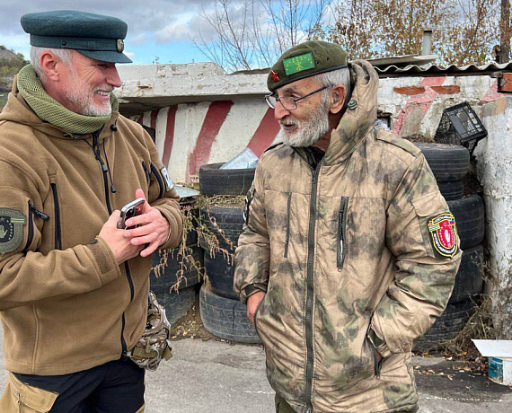 Журавлев прибыл на передовые позиции бригады "Пятнашка" и передал гуманитарную помощь