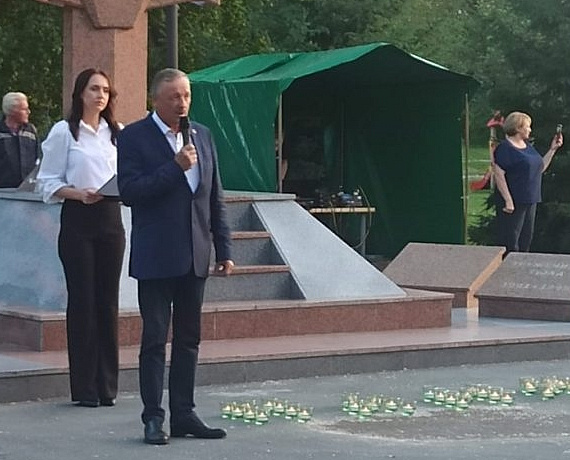 Клуб избирателей Вячеслава Илюхина организовал акцию "Свеча Памяти"