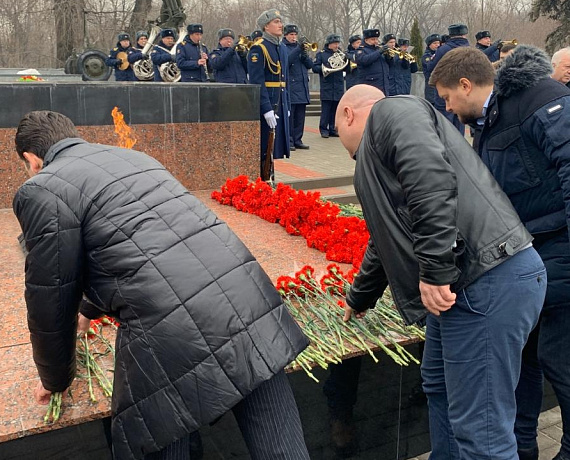 Делегация Воронежской "РОДИНЫ" возложила венок к Вечному огню накануне Дня защитника Отечества