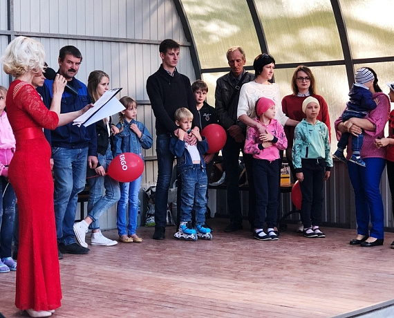 Женское движение воронежской "РОДИНЫ" организовало семейный праздник в городе Семилуки