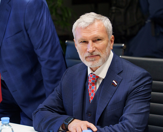 Журавлев, Пахолков и Булыкин посетили предприятие в составе "Роскосмоса"
