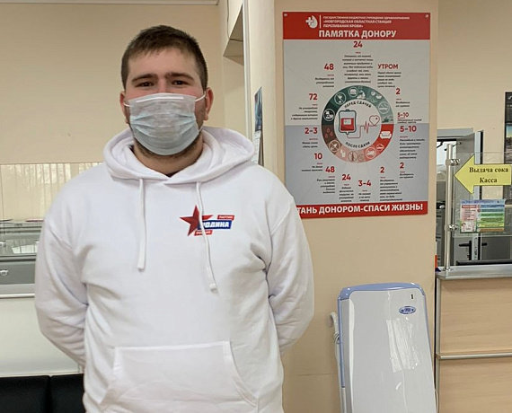 Новгородские соратники сдали кровь в рамках партийной донорской акции