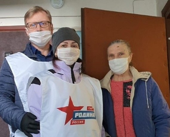 В Костромской области "РОДИНА" организовала доставку продуктов питания и масок пожилым людям