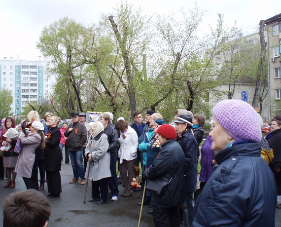 В Челябинске провели митинг у памятника медсестрам