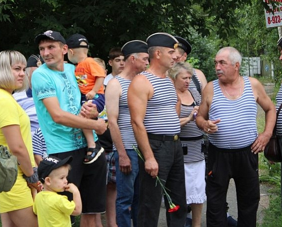 В Новосибирске при поддержке Клуба избирателей Вячеслава Илюхина прошел торжественный митинг, посвященный Дню ВМФ