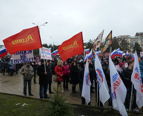 Родинцы Новочеркасска вышли на митинг в поддержку Крыма
