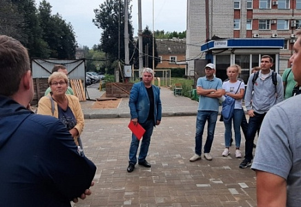 АЛЕКСАНДР ГУБАРЕВ ВСТРЕТИЛСЯ С ДОЛЬЩИКАМИ ПРОБЛЕМНОГО ДОМА В ЯРОСЛАВЛЕ