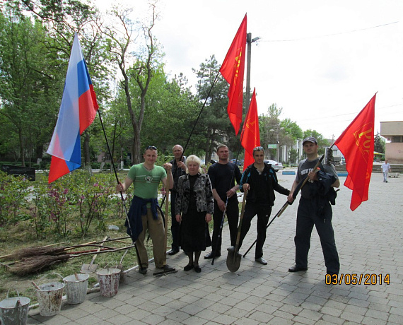 Крымская "РОДИНА" избавила от мусора парк города Джанкой
