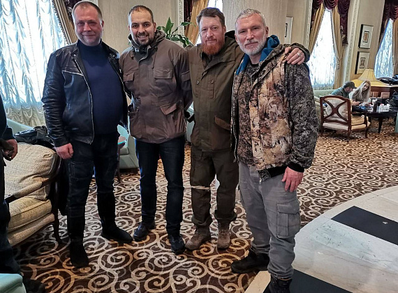 Встреча Алексея Журавлева с военкорами Андреем Руденко и Семеном Пеговым (ДНР, 29.03.2022)