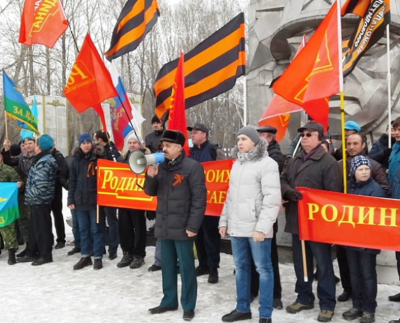 Партийцы Челябинска провели праздничный митинг в Саду Победы