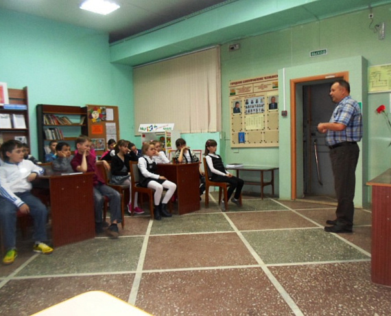Челябинские школьники знакомятся с романом об их родном городе "Танкоград"