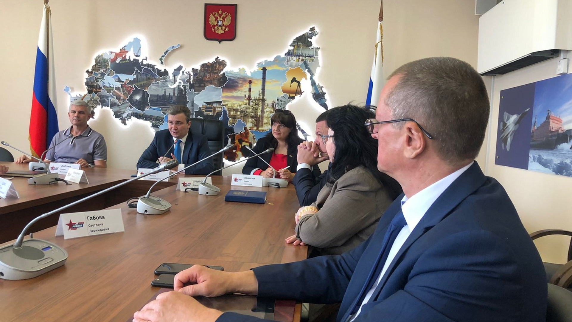 Хроника предвыборной кампании Подмосковной "РОДИНЫ": "РОДИНА-ДЕТЯМ", встречи с паралимпийцами, народный сход, СМИ