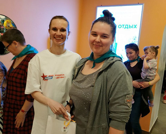 В Подмосковье прошла акция " РОДИНА -  ДЕТЯМ"  с ОВЗ в аквапарке.