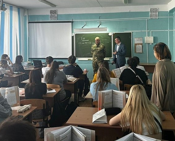 При содействии Клуба избирателей Вячеслава Илюхина участник СВО провел уроки мужества в школе