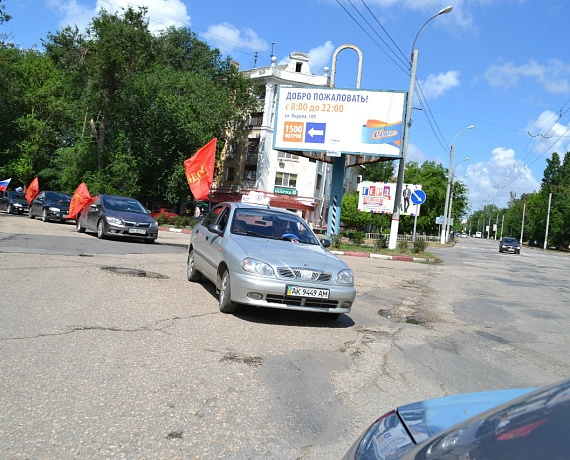 Партийцы устроили велопробег и автопробег в городе Керчь
