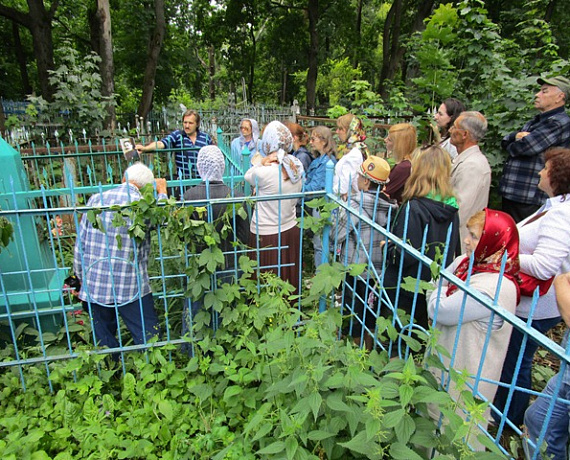 Ульяновские партийцы провели акцию по благоустройству мест захоронений героев войны