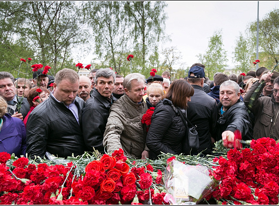 "РОДИНА" в Александровском саду почтила память погибших в Одессе, 5 мая 2014 г. (галерея 1)