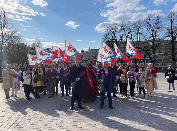 Соратники партии "РОДИНА" возложили венки и цветы к Могиле Неизвестного Солдата, 06.05.2022