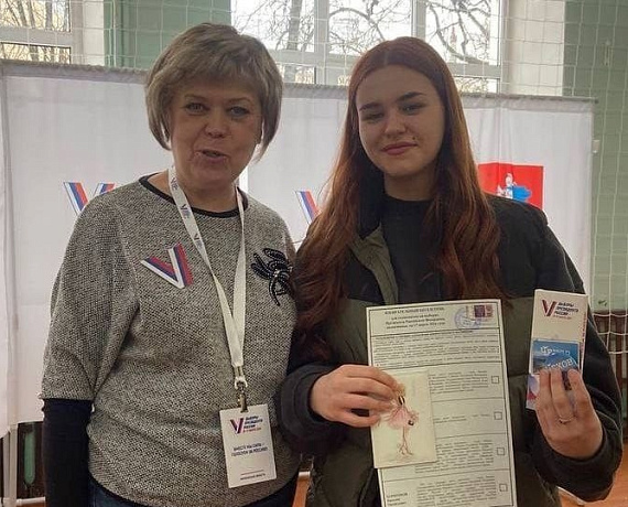 Депутаты и актив Подмосковной "РОДИНЫ" голосуют на выборах Президента