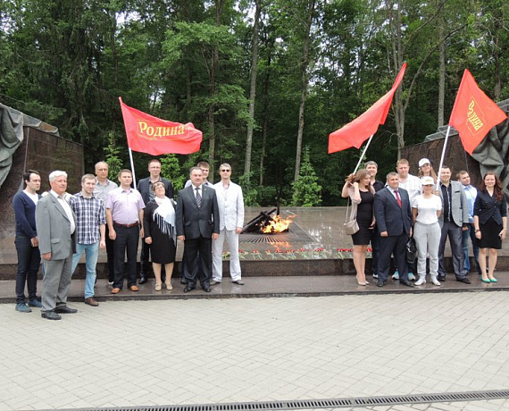 Партийцы посетили мемориальный комплекс "Хацунь" на Брянщине