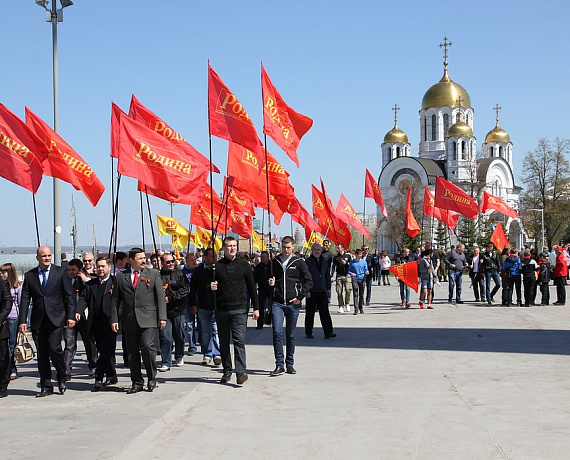 Самарские партийцы возложили цветы к Вечному огню