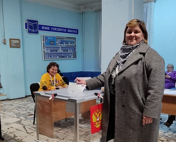 Депутаты и актив Подмосковной "РОДИНЫ" голосуют на выборах Президента