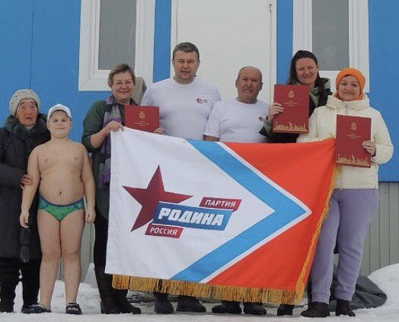 Валерий Барсук поздравил победителей чемпионата по зимнему плаванию