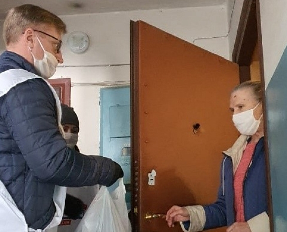 В Костромской области "РОДИНА" организовала доставку продуктов питания и масок пожилым людям
