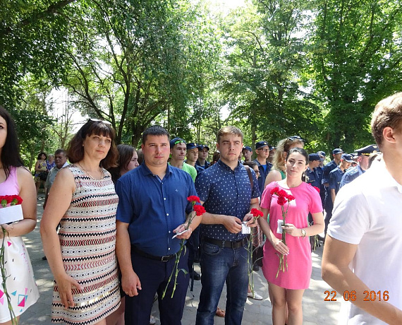 Новочеркасская "РОДИНА" приняла участие в акции "Свеча памяти"