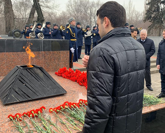 Делегация Воронежской "РОДИНЫ" возложила венок к Вечному огню накануне Дня защитника Отечества