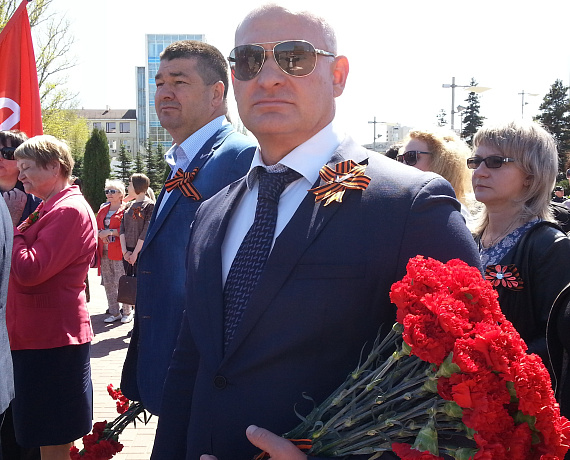 Самарские партийцы возложили цветы к Вечному огню в День Победы
