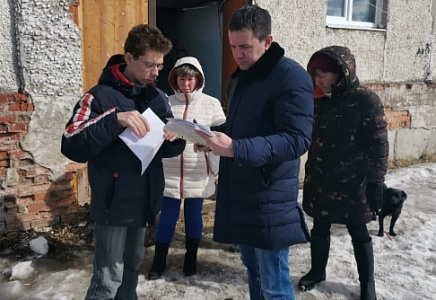 СВЕРДЛОВСКИЕ РОДИНЦЫ ПОМОГУТ ЖИЛЬЦАМ "СТРАШНОГО ДОМА" В ПОСЕЛКЕ СЫЛВА