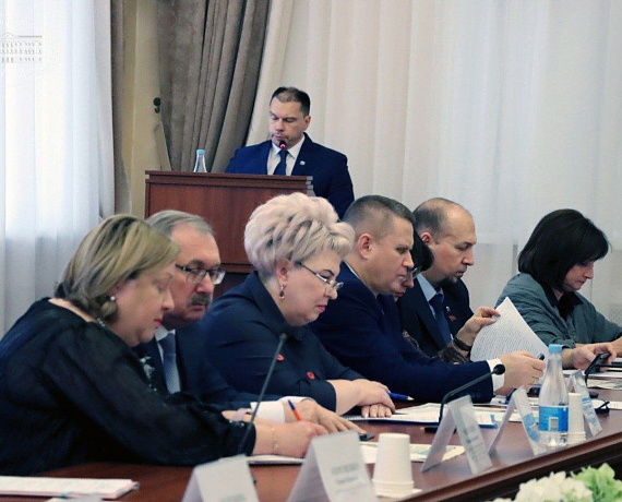 Геннадий Селебин принял участие в заседании Комитета по образованию, науке, культуре и СМИ
