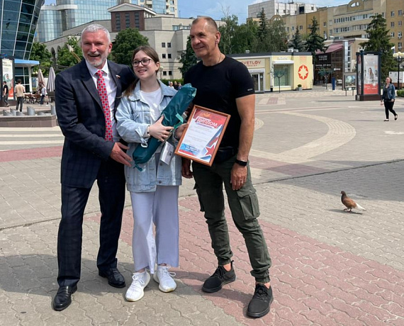 Журавлев и Шугалей наградили победителей фотоконкурса, приуроченого ко Дню России